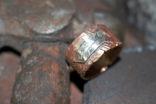 Faultline Crest Ring