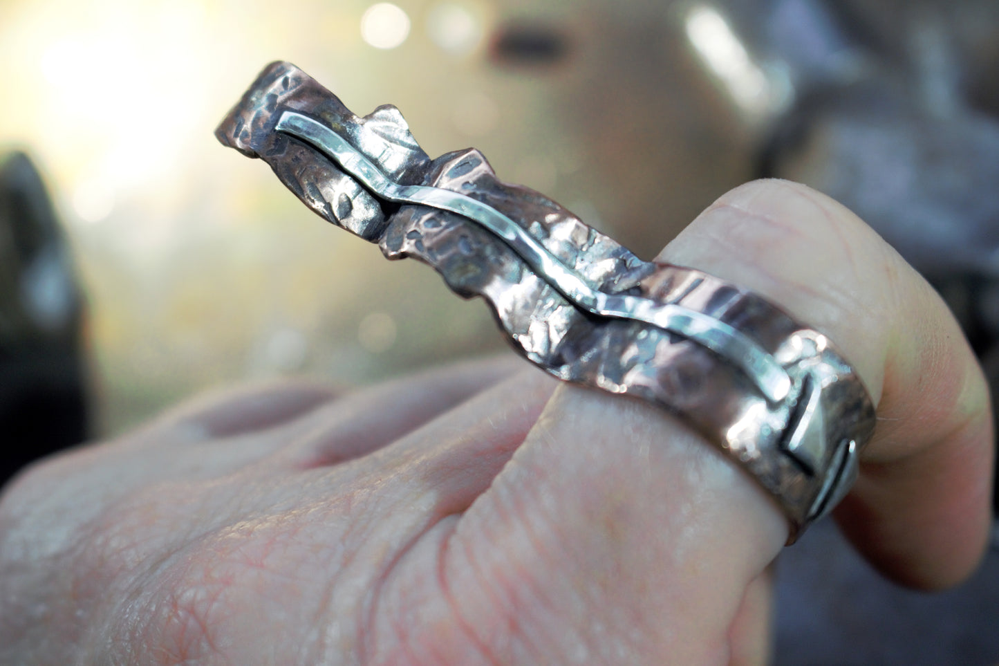 Faultline Finger Collar
